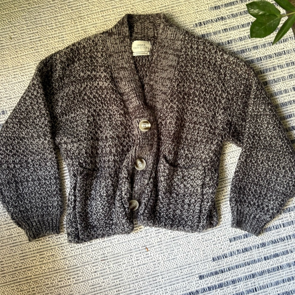 URBAN OUTFITTERS SWEATER